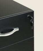 Συρταριέρα γραφείου Luser τροχήλατη με τρία συρτάρια σε μαύρο χρώμα - Image 5